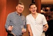 Lukáš Krpálek při vyhlášení Sportovce roku 2014, kde byl Lukáš, již po operaci a v dobré náladě, o berlích, stejně jako atletická legenda Imrich Bugár