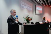 Sympózium otvoril predseda dozornej rady spoločnosti AGEL Ing. Tomáš Chrenek, Ph.D., ktorý vo svojom príhovore zdôraznil kľúčový význam inovácií a medzinárodnej spolupráce pre budúcnosť kardiovaskulárnej medicíny