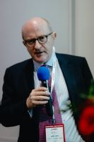 Filippo Civaia z Centra Cardio- Thoracique v Monaku predstavil revolučné výhody fotónového CT, ktoré prináša nové možnosti v diagnostike srdcových ochorení. Vo svojej prezentácii zdôraznil význam pokročilej technológie, ktorá umožňuje liečiť viac pacientov neinvazívnym spôsobom.
