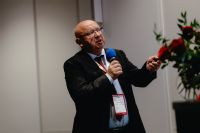 MUDr. Jaroslav Januška, Ph.D. z Nemocnice AGEL Třinec-Podlesí sa počas svojej prednášky podrobne venoval problematike pravostranných chlopní a ponúkol inovatívne pohľady a riešenia, ktoré môžu významne ovplyvniť súčasnú prax v kardiológii.