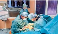 Novinka – biosklo, ktoré použili levočskí chirurgovia je alternatívou náhrady odobratej pacientovi z inej časti kosti