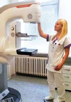 Nové pracoviště je vybaveno nejmodernějším
digitálním mamografem Siemens Mammomat
Revelation VC 20. Ten nabízí 3D tomosyntézu, díky níž
je možné zobrazit prsní tkáň ve vrstvách