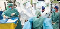 Vďaka robotickej hysterektómii sú operačné rezy výrazne menšie, čo prináša rýchlejšiu rekonvalescenciu, menšiu bolesť, menšiu
stratu krvi, kratšiu hospitalizáciu a lepšie kozmetické výsledky