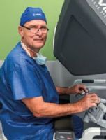 Primár Chirurgickej kliniky Nemocnice AGEL Košice-Šaca
Vít Pribula je prvým chirurgom, ktorý vykonal robotickú
operáciu žlčníka na východnom Slovensku