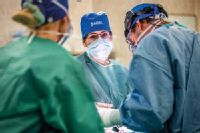 Díky robotickému systému mohou lékaři provádět složitější operace i v místech, která jsou velmi obtížně dosažitelná