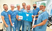 Mezinárodní spolupráce přináší ovoce – tým Nemocnice AGEL Třinec-Podlesí společně se specialisty z firmy Abbott a CARDION
na snímku slaví 100. implantaci chlopně Tendyne