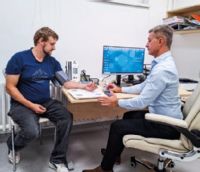 Pacienti dostanou speciální kufřík s kompletní sadou přístrojů ke sledování životních funkcí a mobilní telefon se speciální aplikací, která hodnoty odesílá do nemocnice