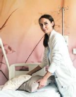 Moderní design šternberské porodnice na budoucí maminky dýchne už při vstupu na oddělení a doprovodí je až do pokojů
