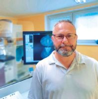 MUDr. Borek Frydrych z AGEL Diagnostického centra, kde moderní systém umělé inteligence zefektivňuje diagnostiku nádorů prsu