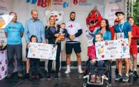 Maxík a Agátka obrželi šeky od NADACE AGEL