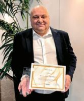 Prestížne ocenenie prevzal MUDr. Pavol Rusnák, MBA, ktorý
po rokoch úspešného vedenia košickej nemocnice odovzdal
na sklonku roka 2024 pozíciu generálneho riaditeľa svojmu
nástupcovi, profesorovi Františkovi Sabolovi