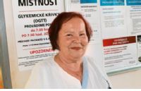 Dagmar Budinová je již 10 let v důchodu, přesto stále pracuje jako odběrová sestřička v centrální odběrové místnosti