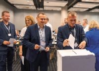 Riaditeľ Nemocnice AGEL Komárno Mgr. Miroslav Jaška, MPH odovzdáva svoj hlas pri voľbe prezidenta ANS