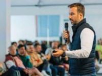 Předseda představenstva společnosti AGEL Ing. Michal Pišoja,
MPH, LL.M., hovoří na strategické poradě ředitelů o aktuálních
projektech a budoucích vizích