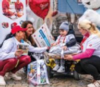 Zľava Mgr. Iveta Chreneková, predsedníčka správnej rady
NADÁCIE AGEL, Barbora Kotvan a jej syn Brunko Kotvan,
Ing. Iveta Ostruszková, člen správnej rady NADÁCIE AGEL