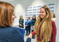 Absolventky kurzu by měly ulehčit práci zdravotnickému personálu