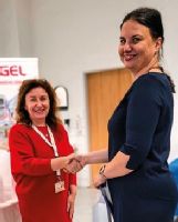 Absolventkám pogratulovala i členka zkušební komise
a vedoucí kurzů PhDr. Jarmila Verešová, PhD.