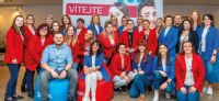 Dalším úspěchem HR týmu Skupiny AGEL je postup projektu AGEL JOB, transfúze talentů a recept na úspěch do celostátního finále
soutěže o nejlepší personální projekt roku. AGEL Job, jehož první ročník se konal loni v Olomouci, je veletrhem určeným studentům
medicíny a nelékařských zdravotnických oborů, kterým nabízí jedinečnou možnost vyzkoušet si nejmodernější zdravotnické
technologie a setkání s předními osobnostmi české medicíny